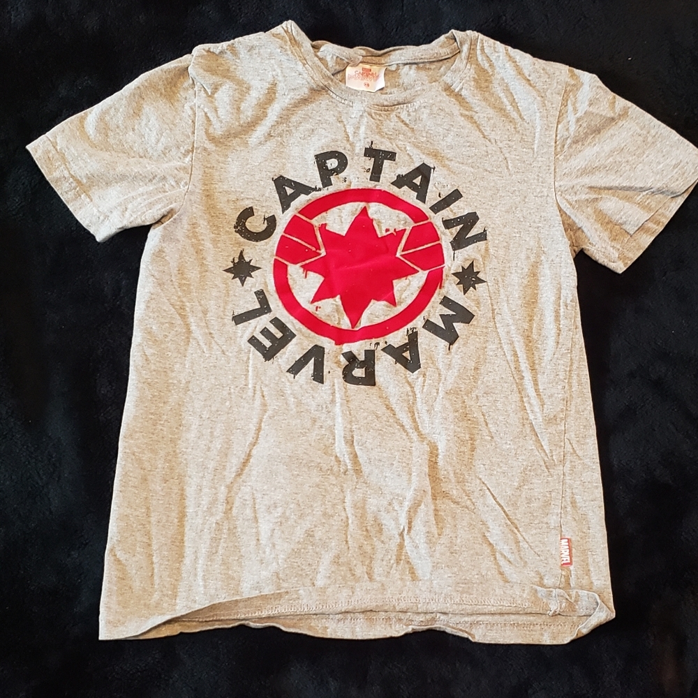 4for10💕 EUC Captain Marvel Shirt